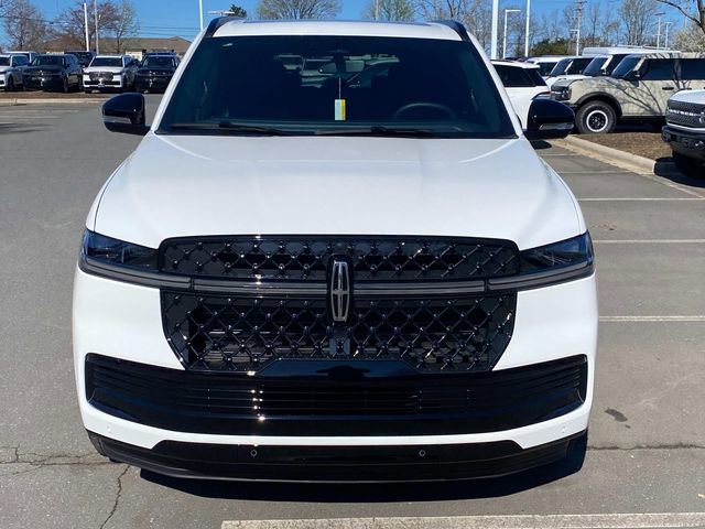 New 2026 Lincoln Navigator Reserve w/ Jet Appearance Package AWD/4WD image 2