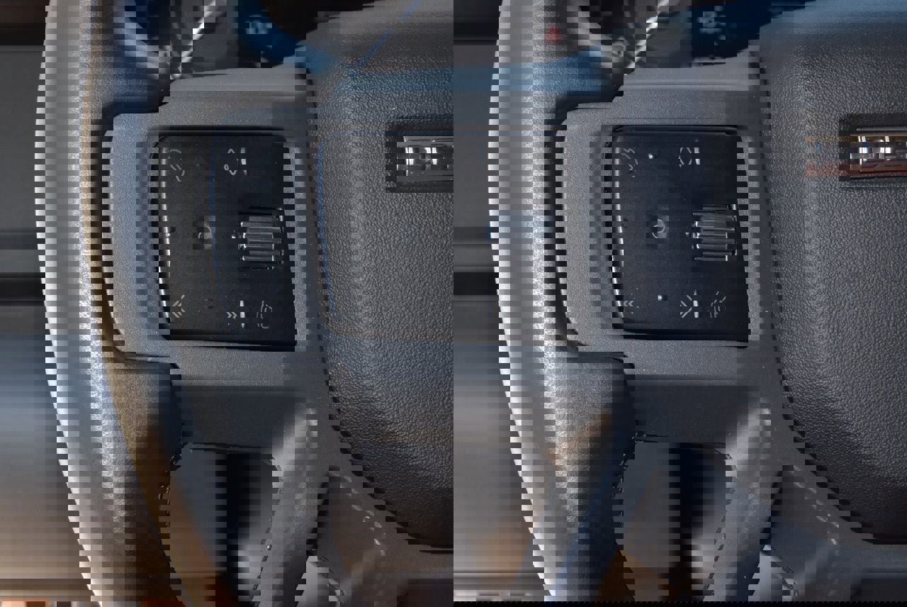 Used 2023 Land Rover Defender 110 X-Dynamic SE image 24