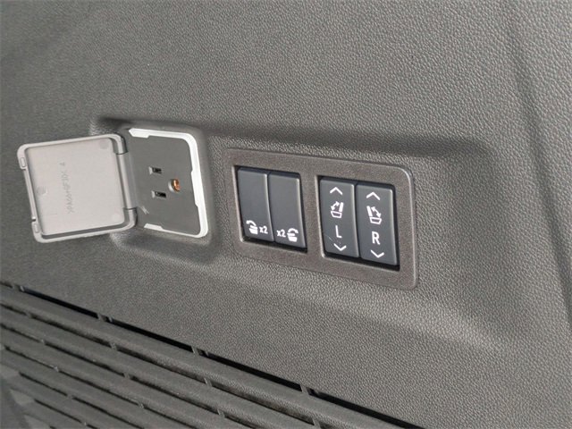 New 2025 Chevrolet Suburban High Country image 36