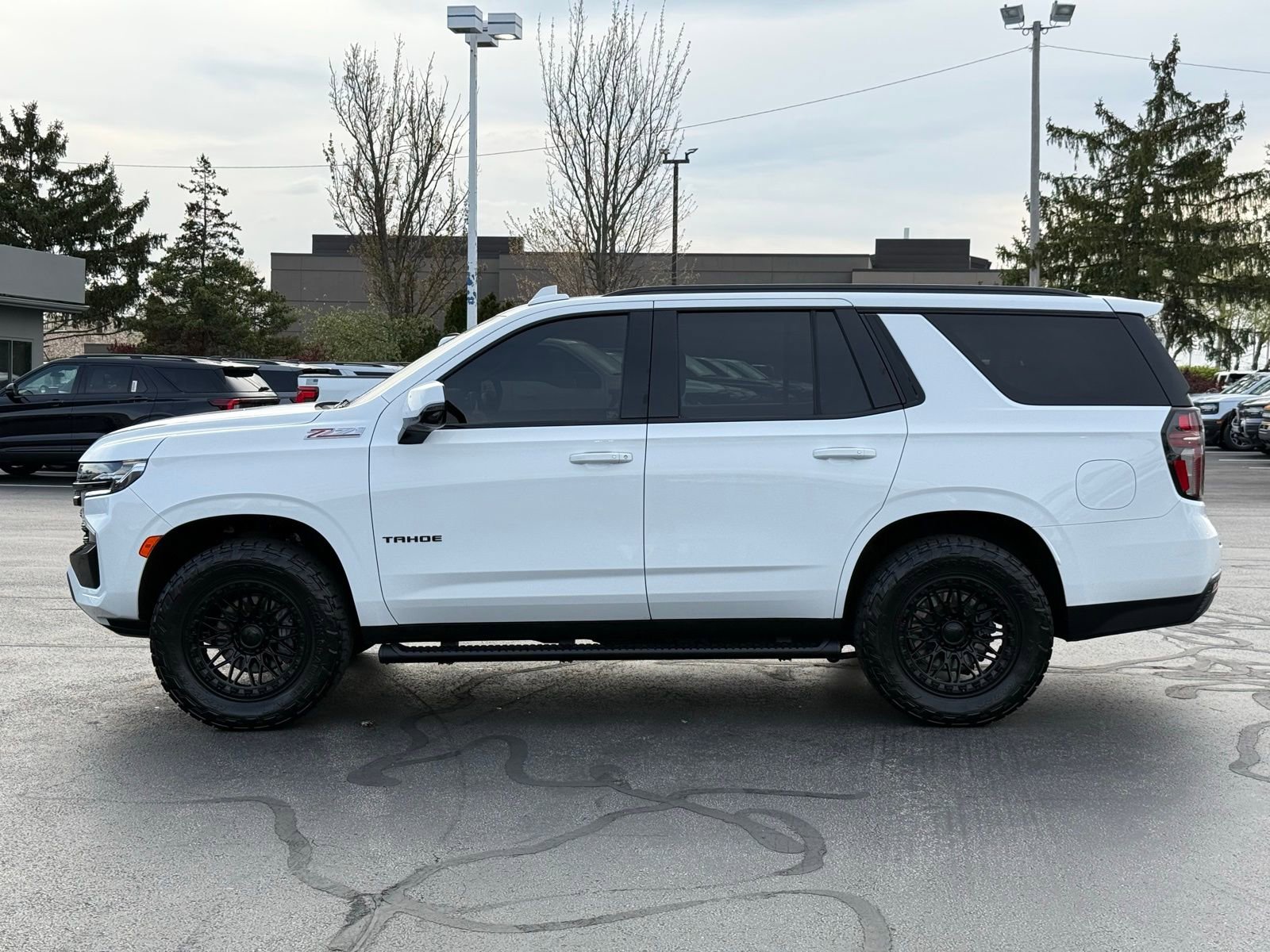 Used 2024 Chevrolet Tahoe Z71 w/ Luxury Package AWD/4WD image 6