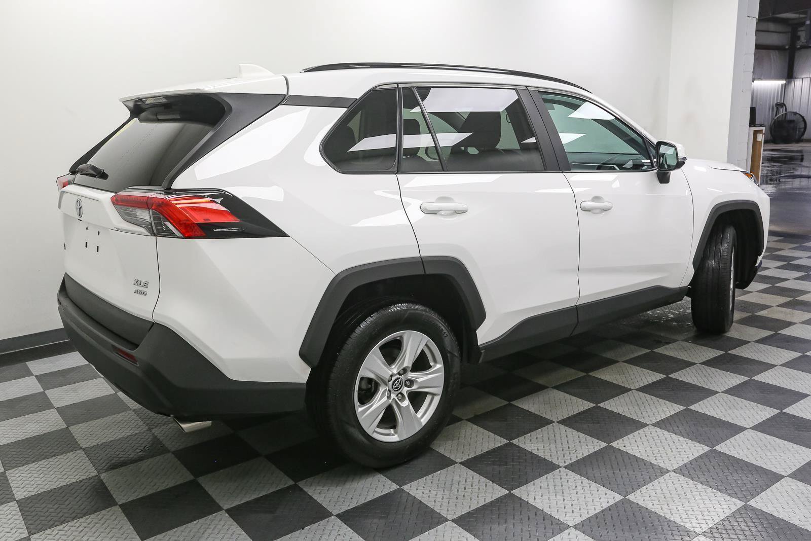 Used 2020 Toyota RAV4 XLE AWD/4WD image 8