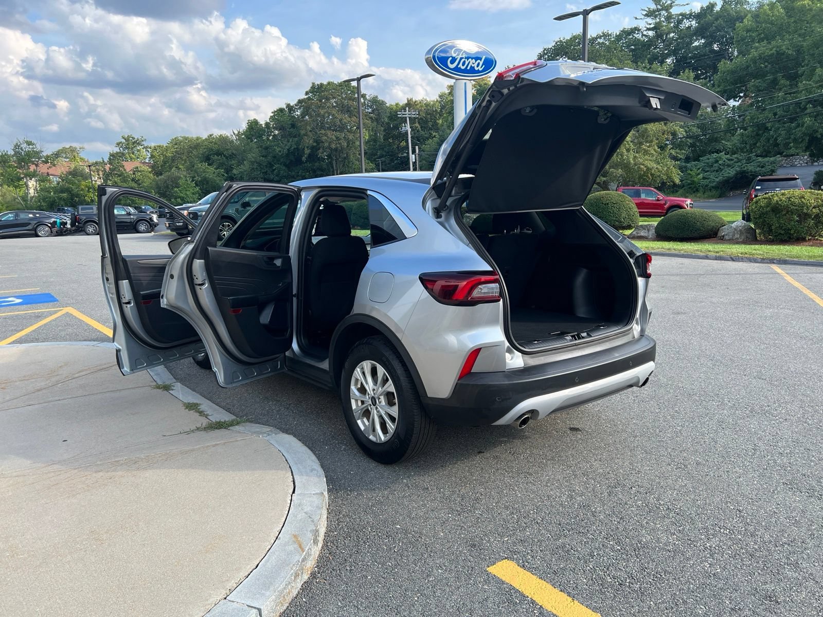 Used 2023 Ford Escape Active w/ Tech Pack #1 AWD/4WD image 9