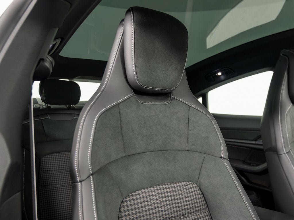 New 2026 Porsche Taycan AWD/4WD image 32