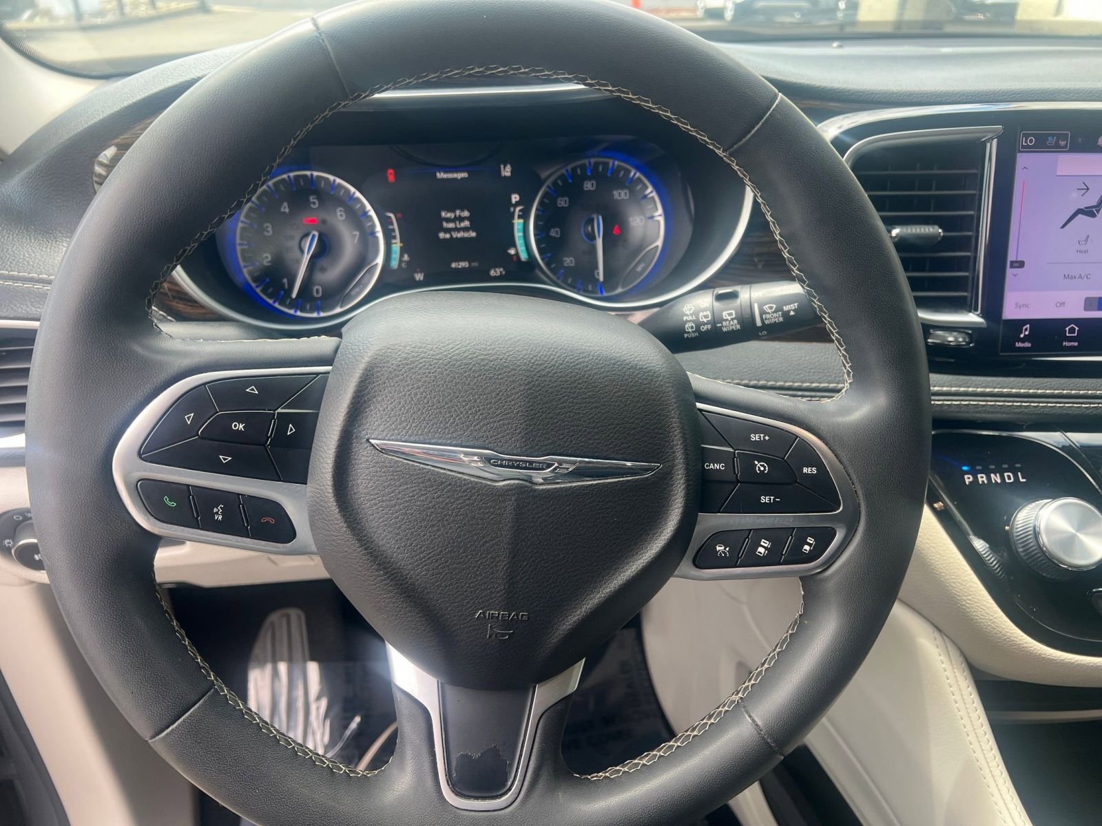Used 2022 Chrysler Pacifica Limited FWD image 31
