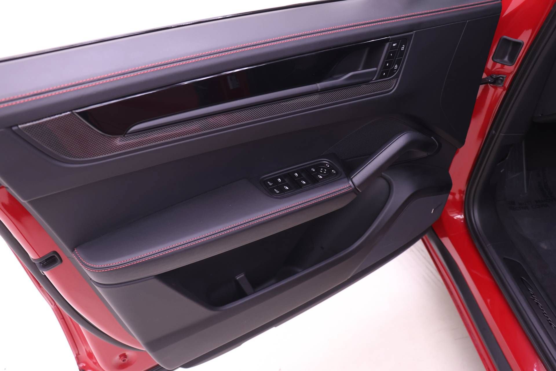 Certified 2025 Porsche Cayenne GTS AWD/4WD image 15