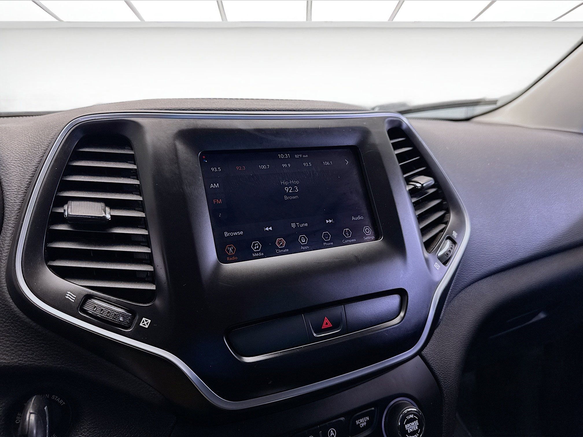 Used 2019 Jeep Cherokee Latitude w/ Popular Appearance Group image 10