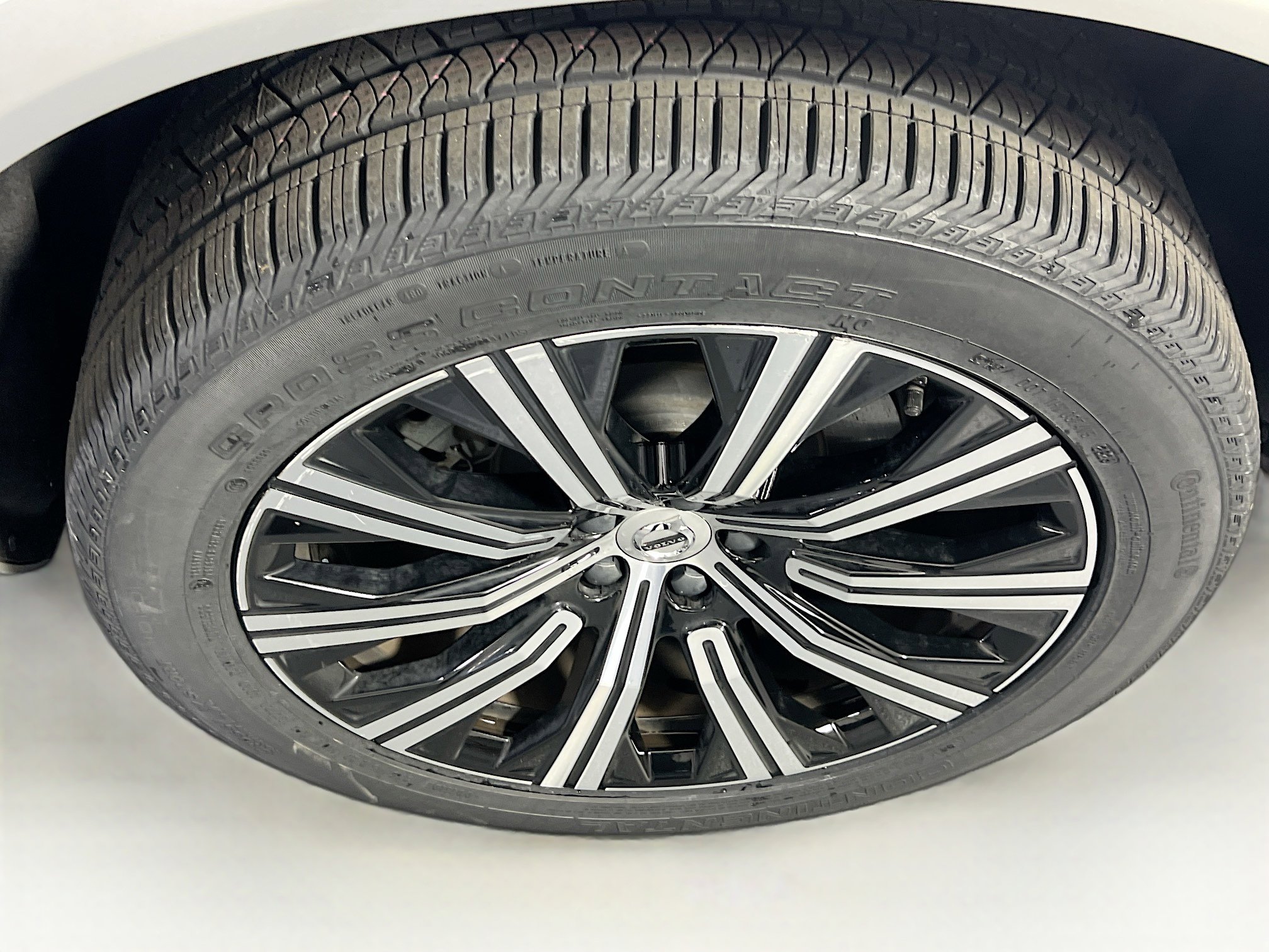 Used 2023 Volvo XC90 B6 Core w/ Protection Package Premier image 33