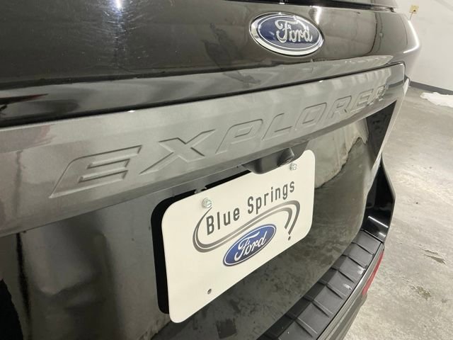 Used 2024 Ford Explorer XLT w/ Equipment Group 202A RWD image 5