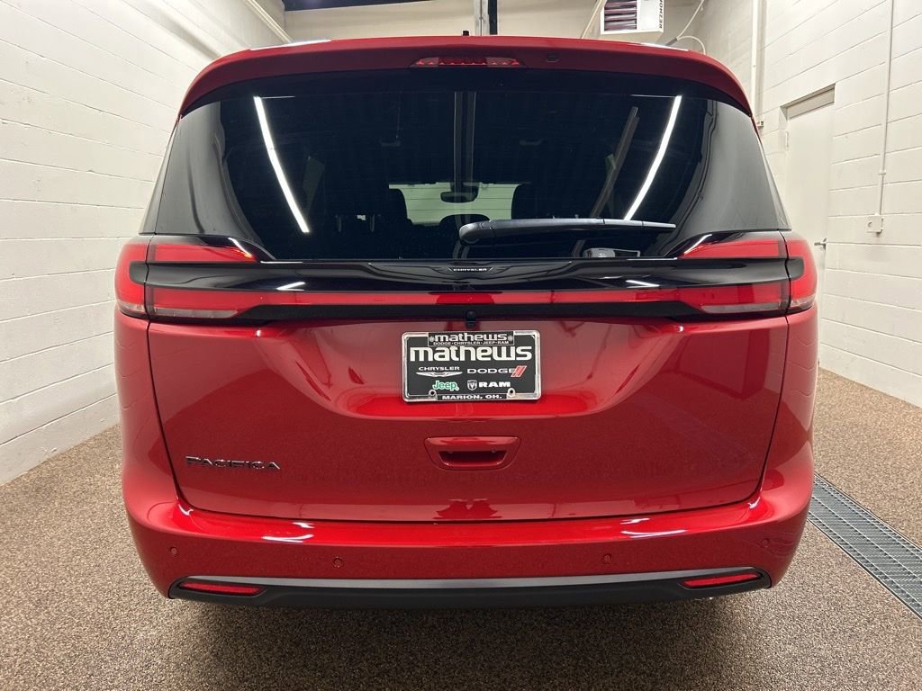 New 2026 Chrysler Pacifica Select FWD image 3