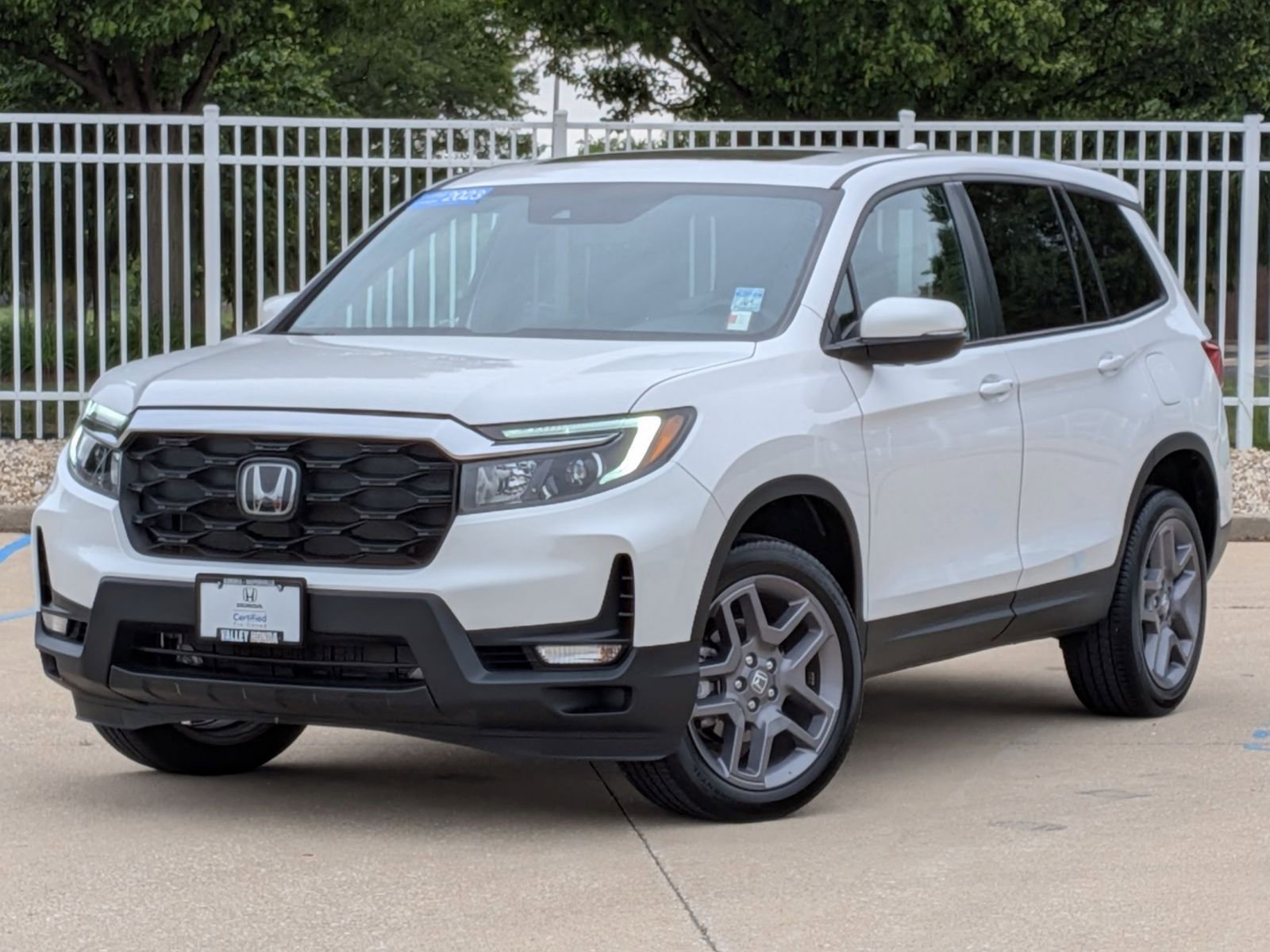 Used 2023 Honda Passport EX-L image 2