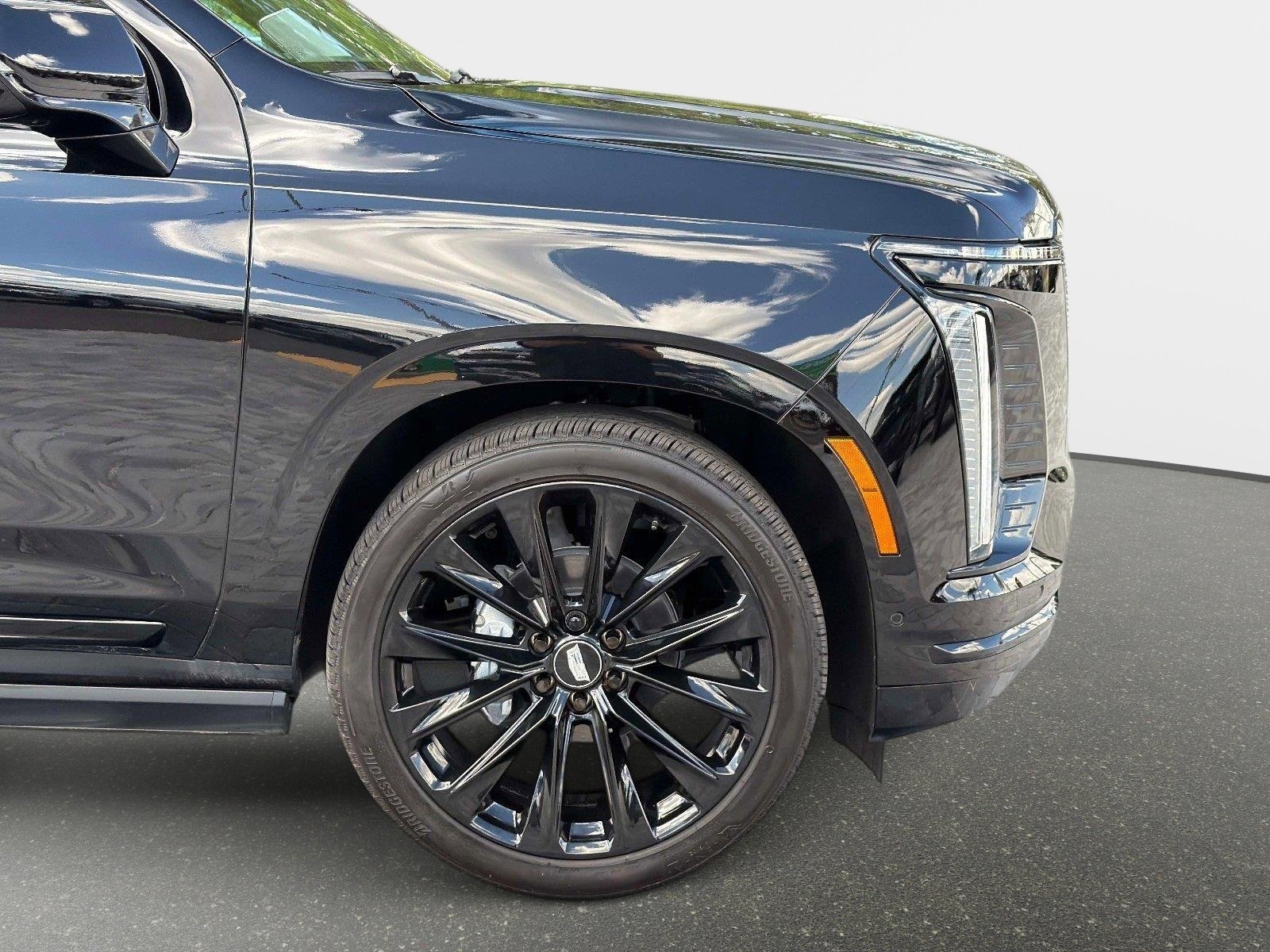 Used 2026 Cadillac Escalade ESV Platinum Sport w/ LPO, ONYX Package AWD/4WD image 12