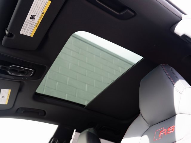 New 2025 Audi RS Q8 performance image 13