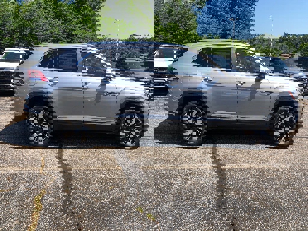 New 2025 Volkswagen Atlas Cross Sport SEL image 8