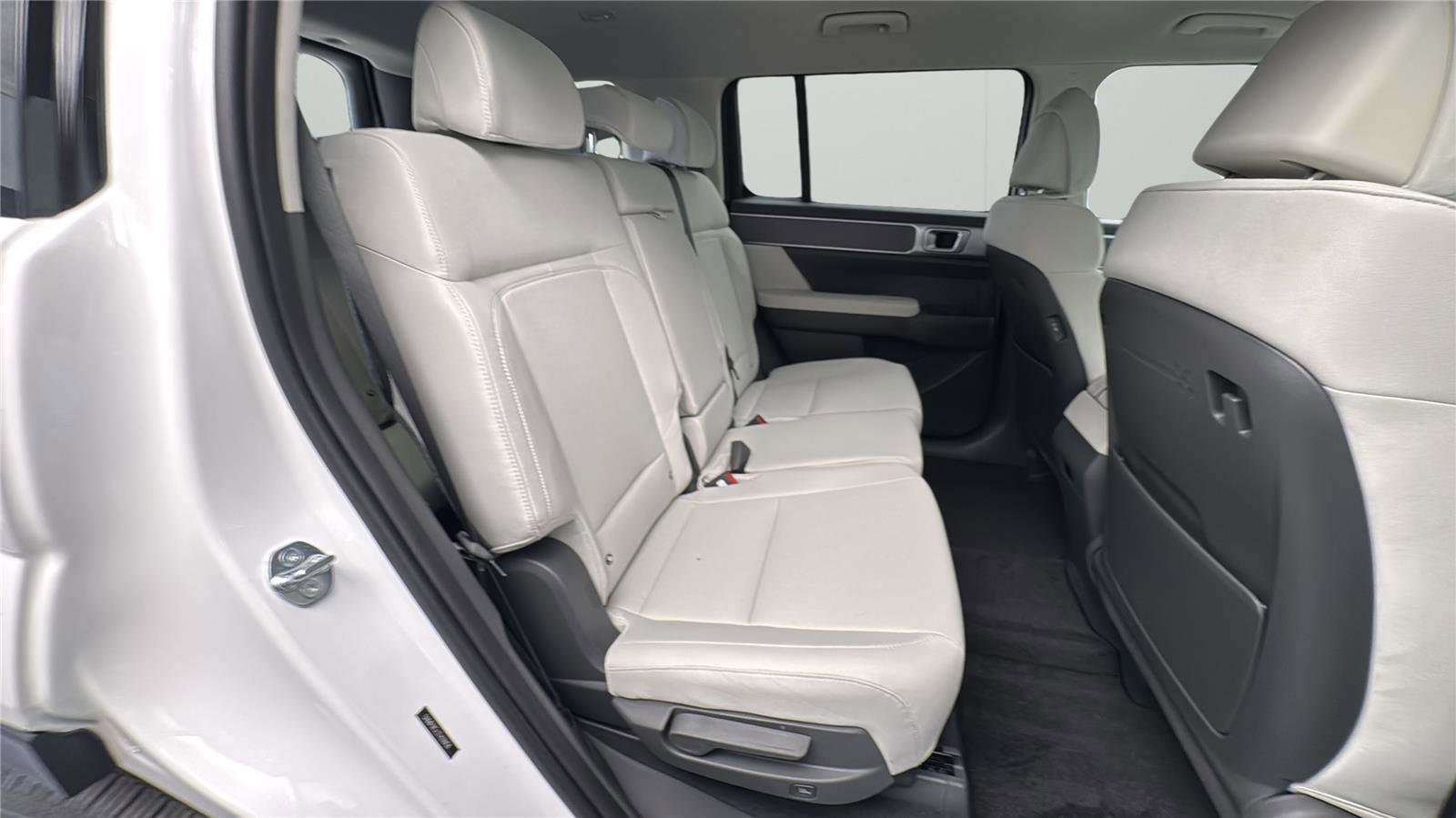 New 2026 Hyundai Santa Fe SE FWD image 15
