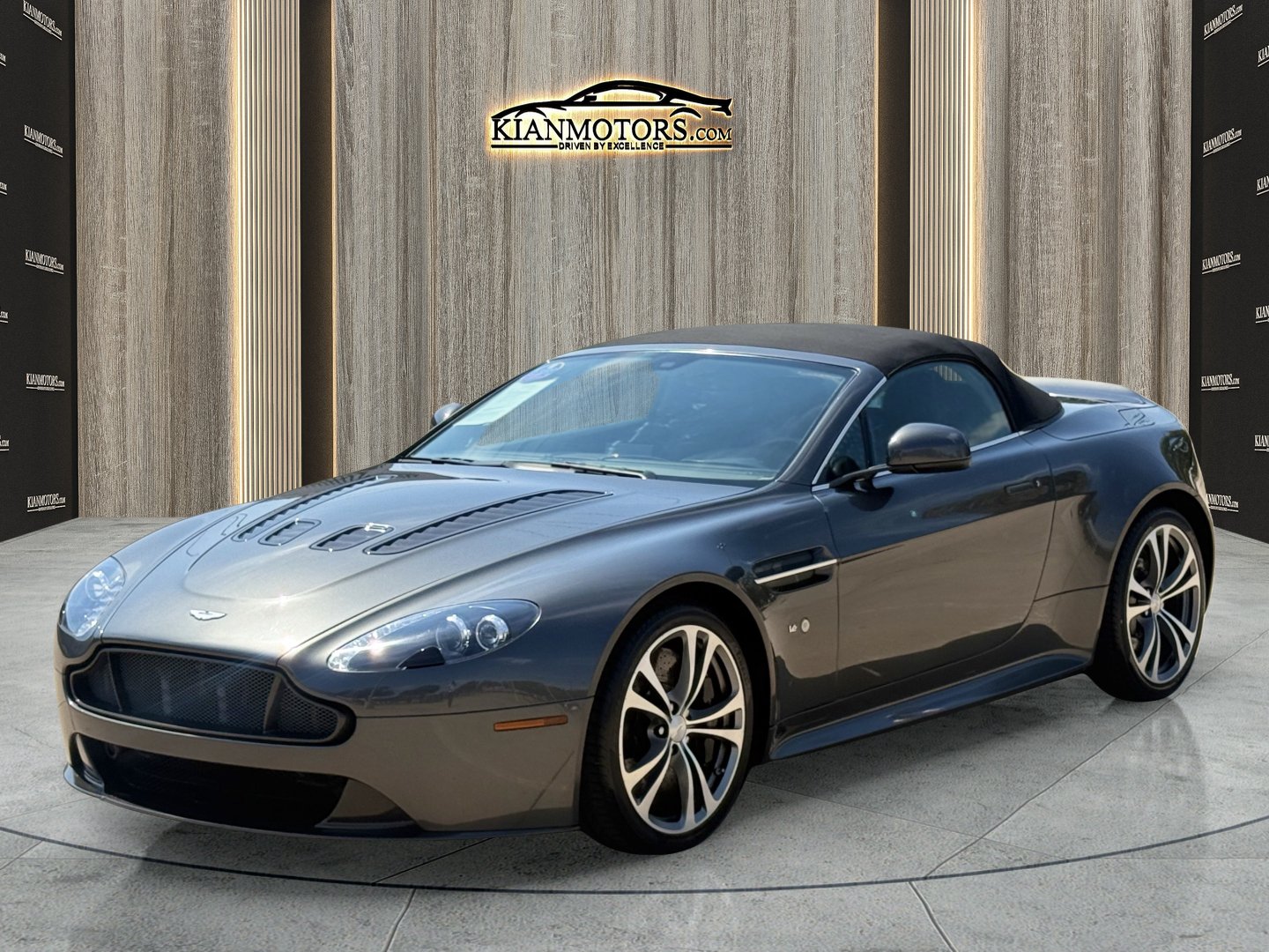 Used 2015 Aston Martin V12 Vantage S RWD image 3