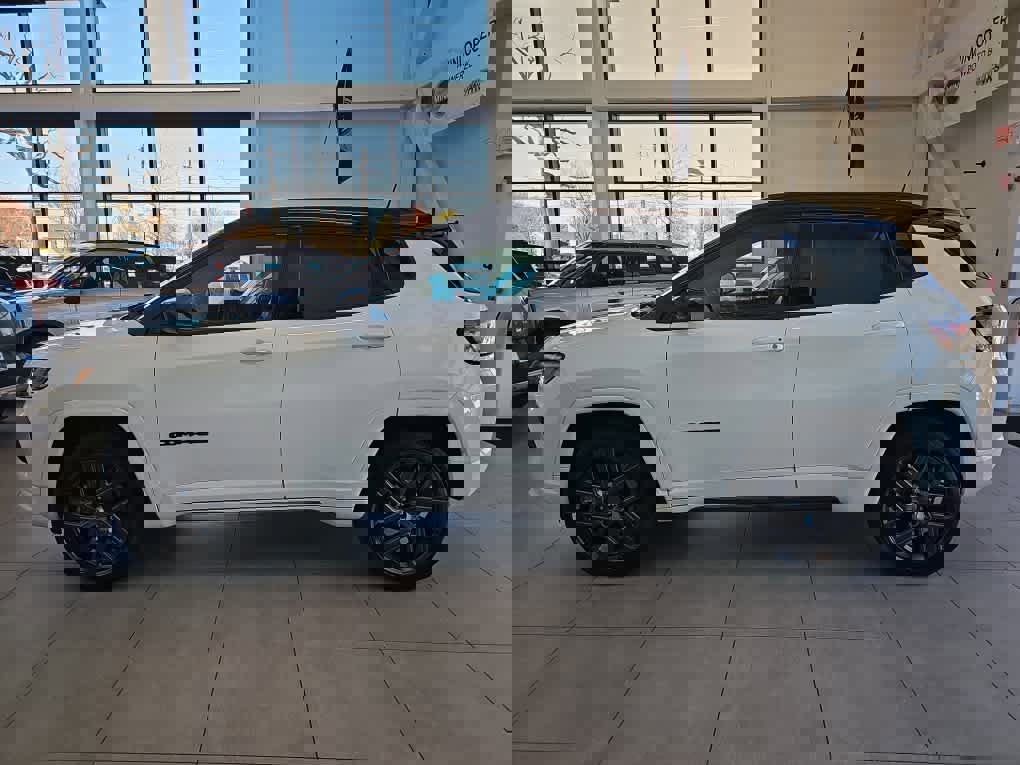 Used 2024 Jeep Compass Limited w/ High Altitude Package image 6