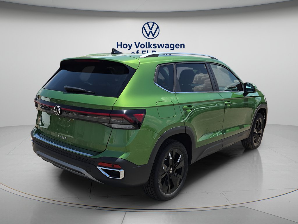 New 2026 Volkswagen Taos SE FWD image 3