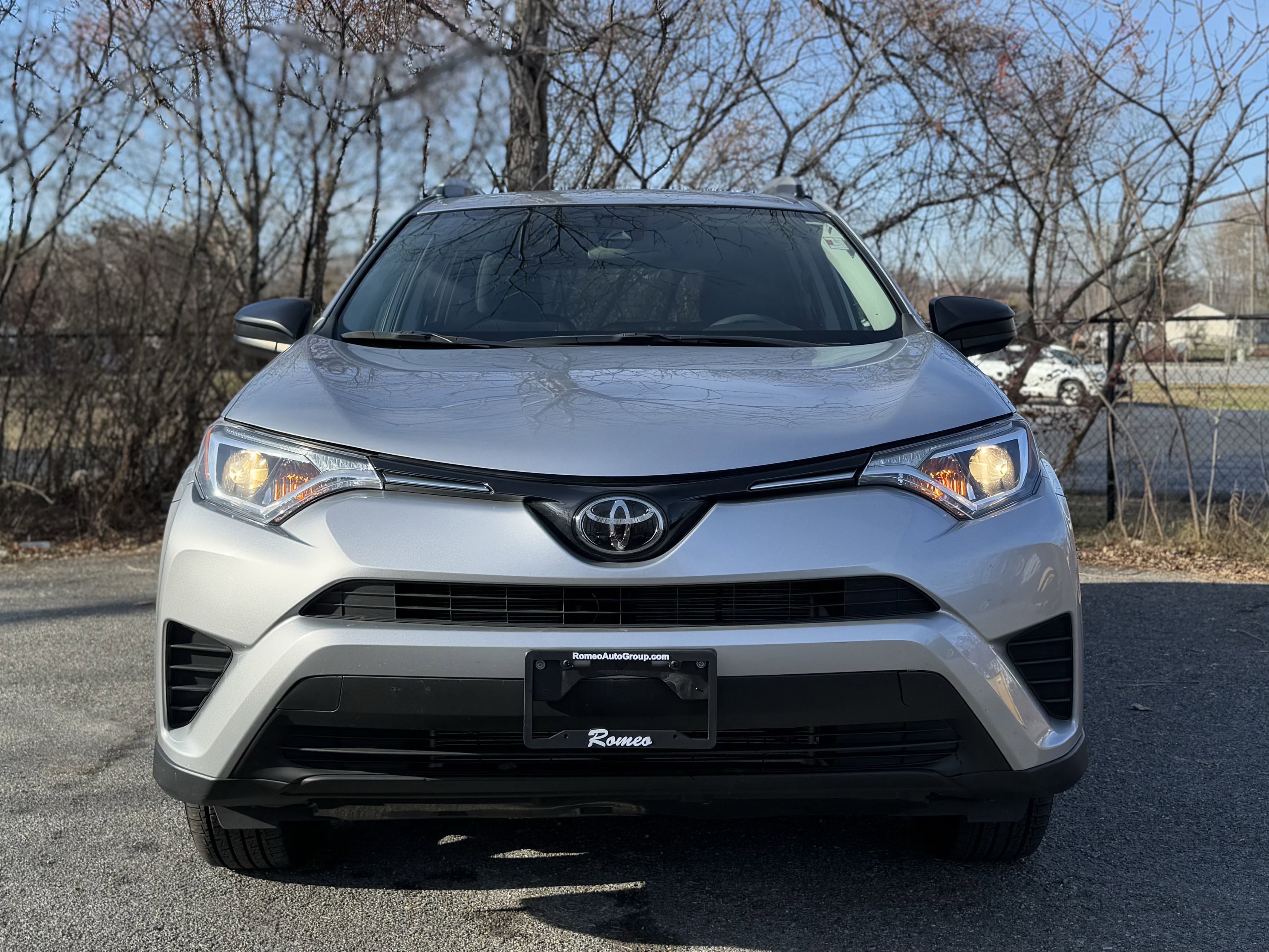 Used 2018 Toyota RAV4 LE image 12
