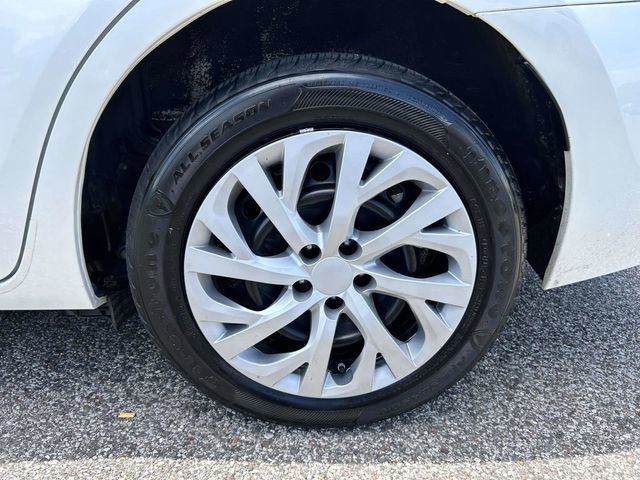 Used 2017 Toyota Corolla LE FWD image 7