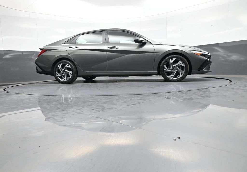 Used 2024 Hyundai Elantra Limited FWD image 28