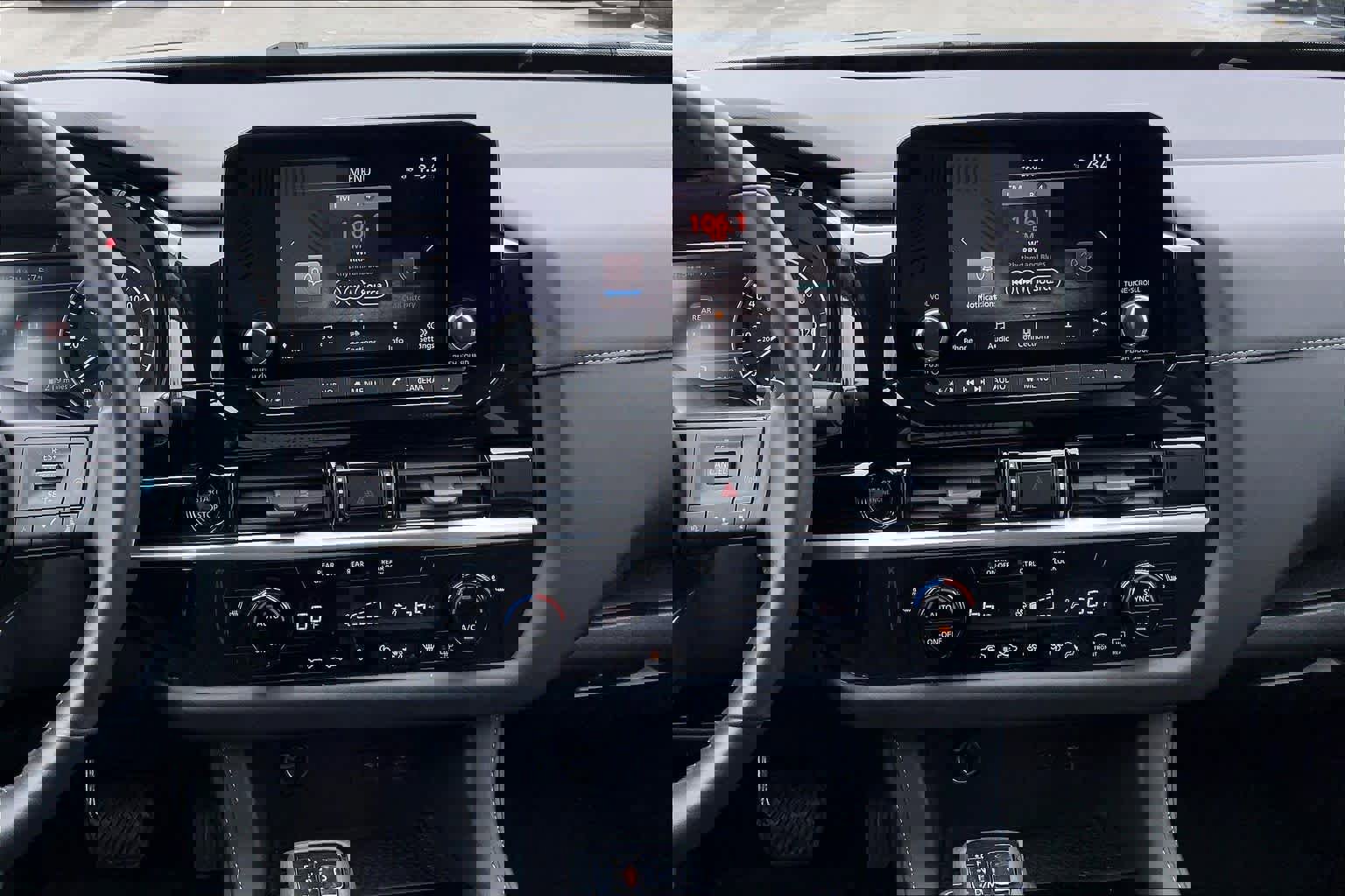 Used 2025 Nissan Pathfinder SV image 7