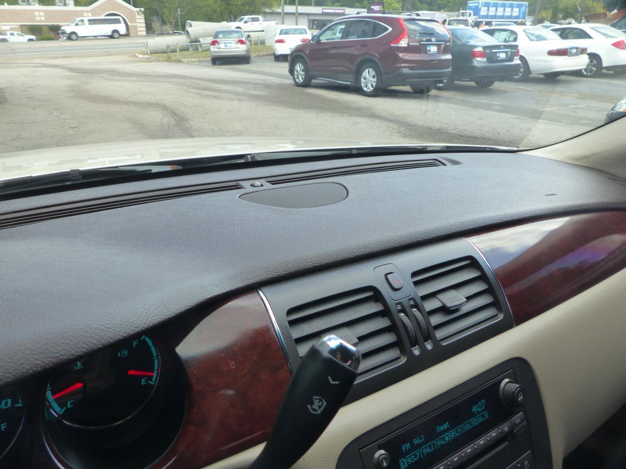 Used 2009 Buick Lucerne CXL FWD image 21