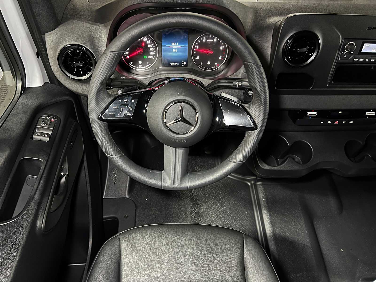 Used 2025 Mercedes-Benz Sprinter 2500 image 34