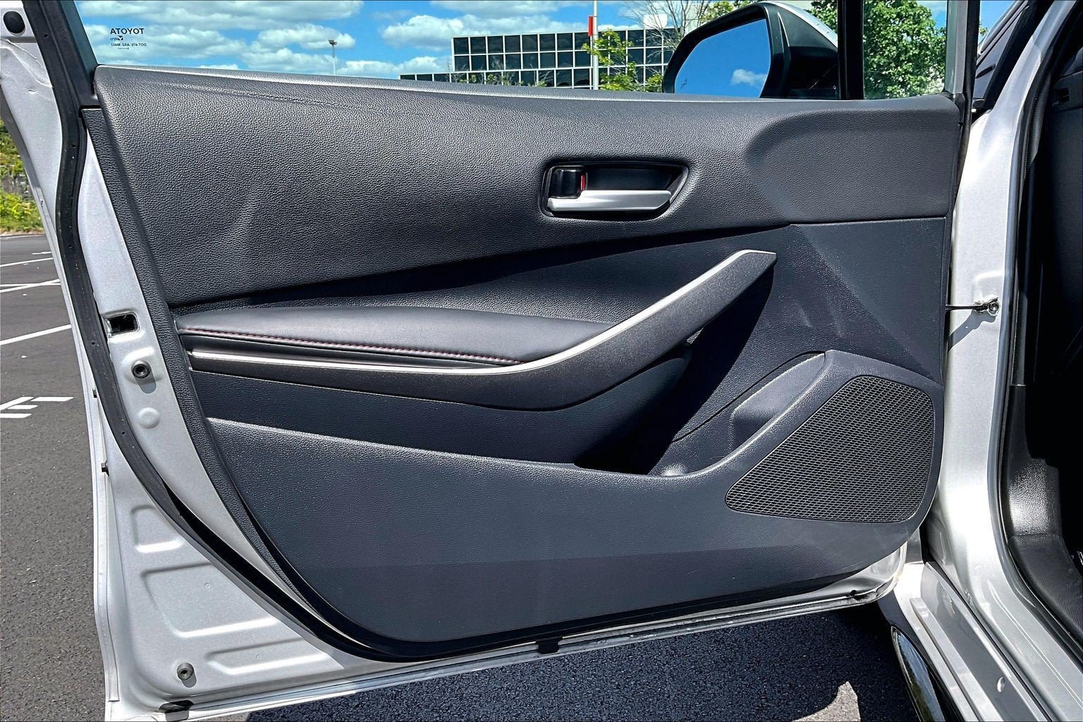 Used 2025 Toyota Corolla SE FWD image 21