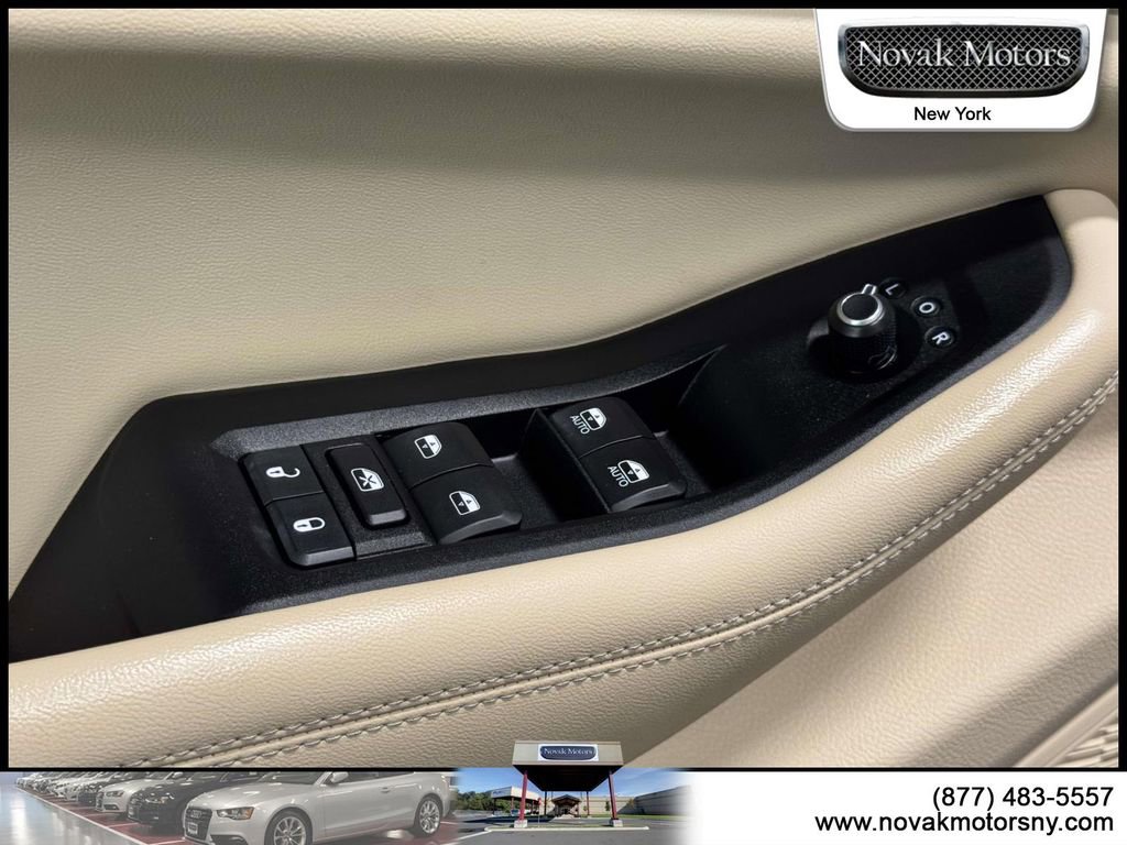 Used 2023 Jeep Grand Cherokee Limited image 14
