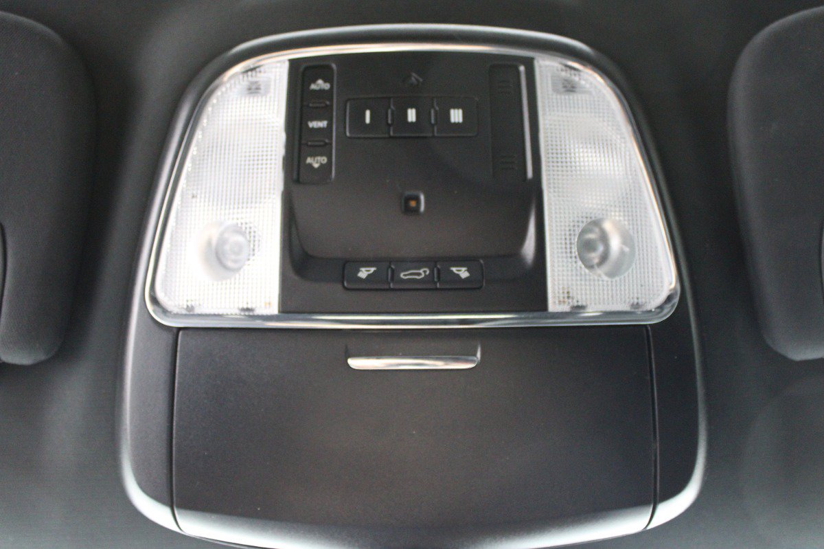 Used 2019 Jeep Grand Cherokee Altitude AWD/4WD image 11