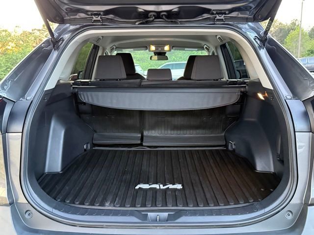Used 2021 Toyota RAV4 LE AWD/4WD image 29