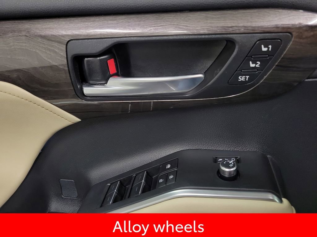 Used 2023 Toyota Highlander Limited image 22