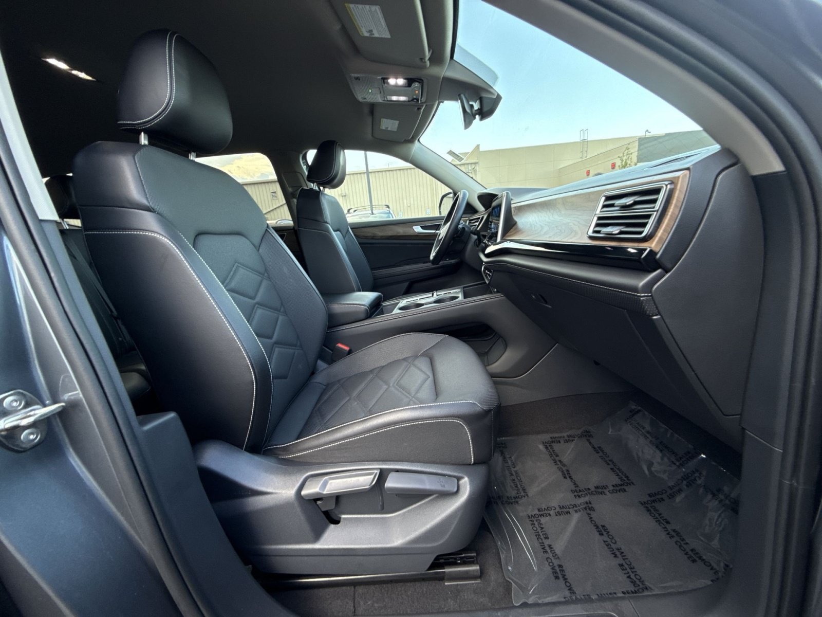 Used 2024 Volkswagen Atlas SE AWD/4WD image 27