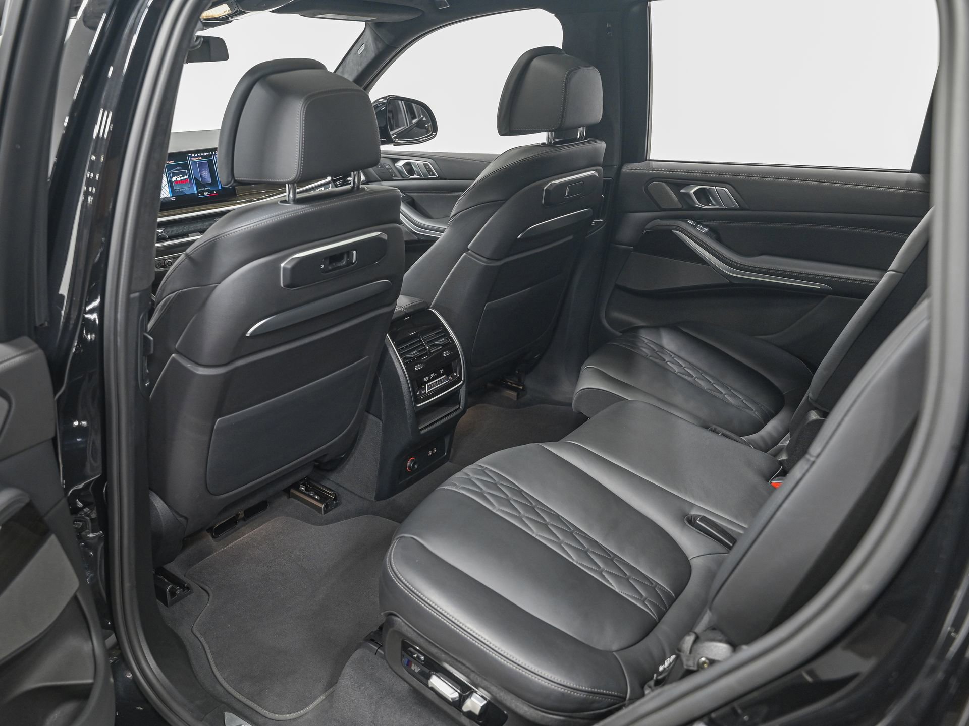 Used 2023 BMW X7 xDrive40i w/ Executive Package image 28