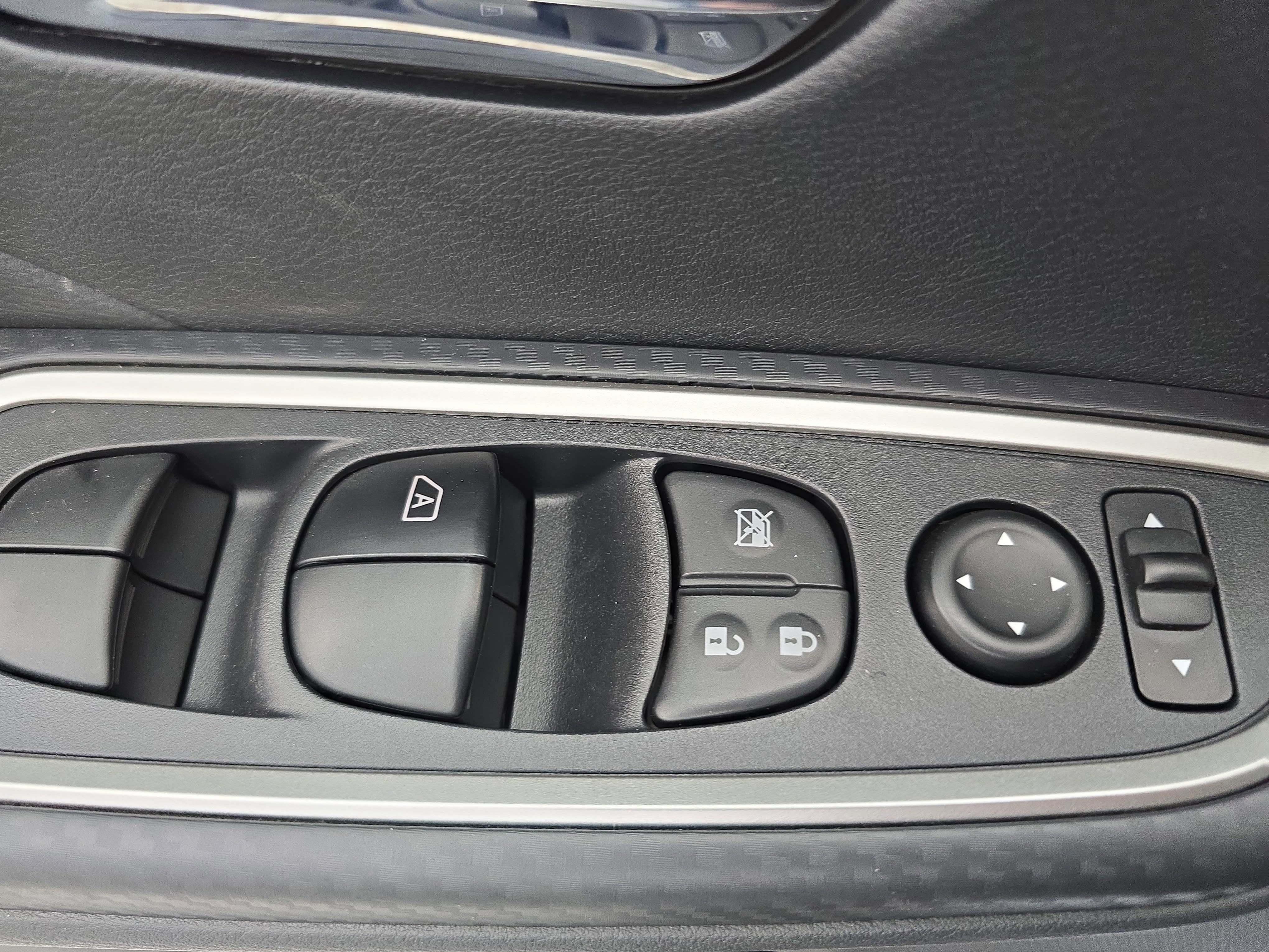 New 2025 Nissan Versa SR w/ Trunk Package FWD image 25