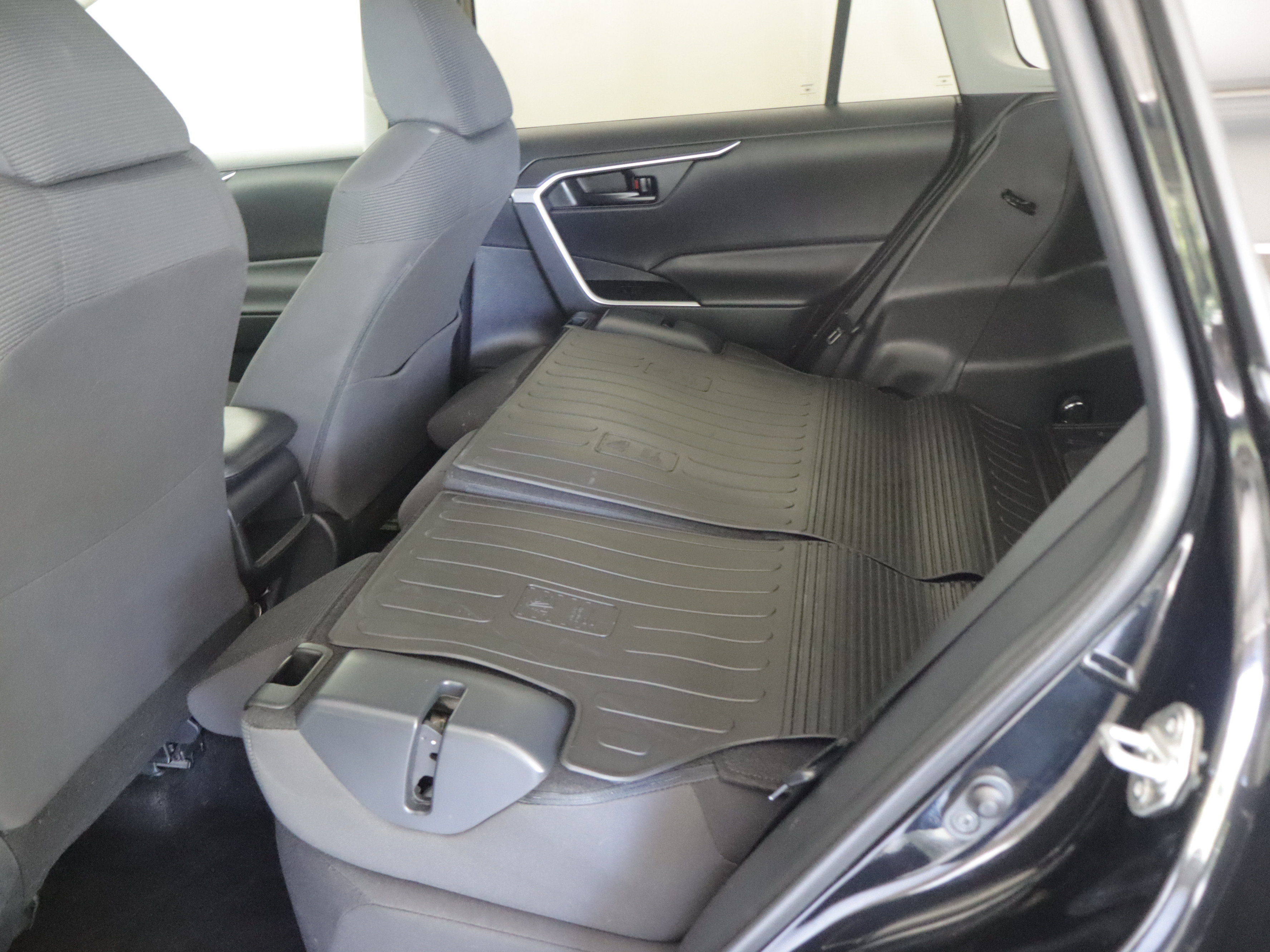 Used 2019 Toyota RAV4 LE AWD/4WD image 20