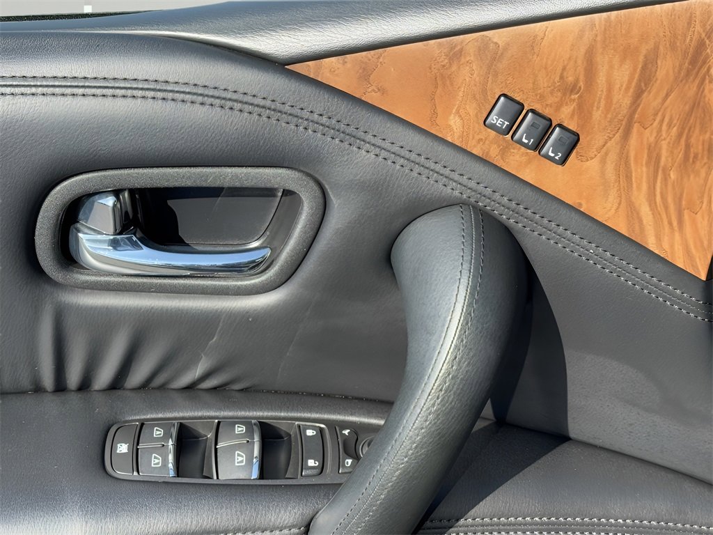 Used 2023 Nissan Armada SL w/ Captain's Chairs Package image 28