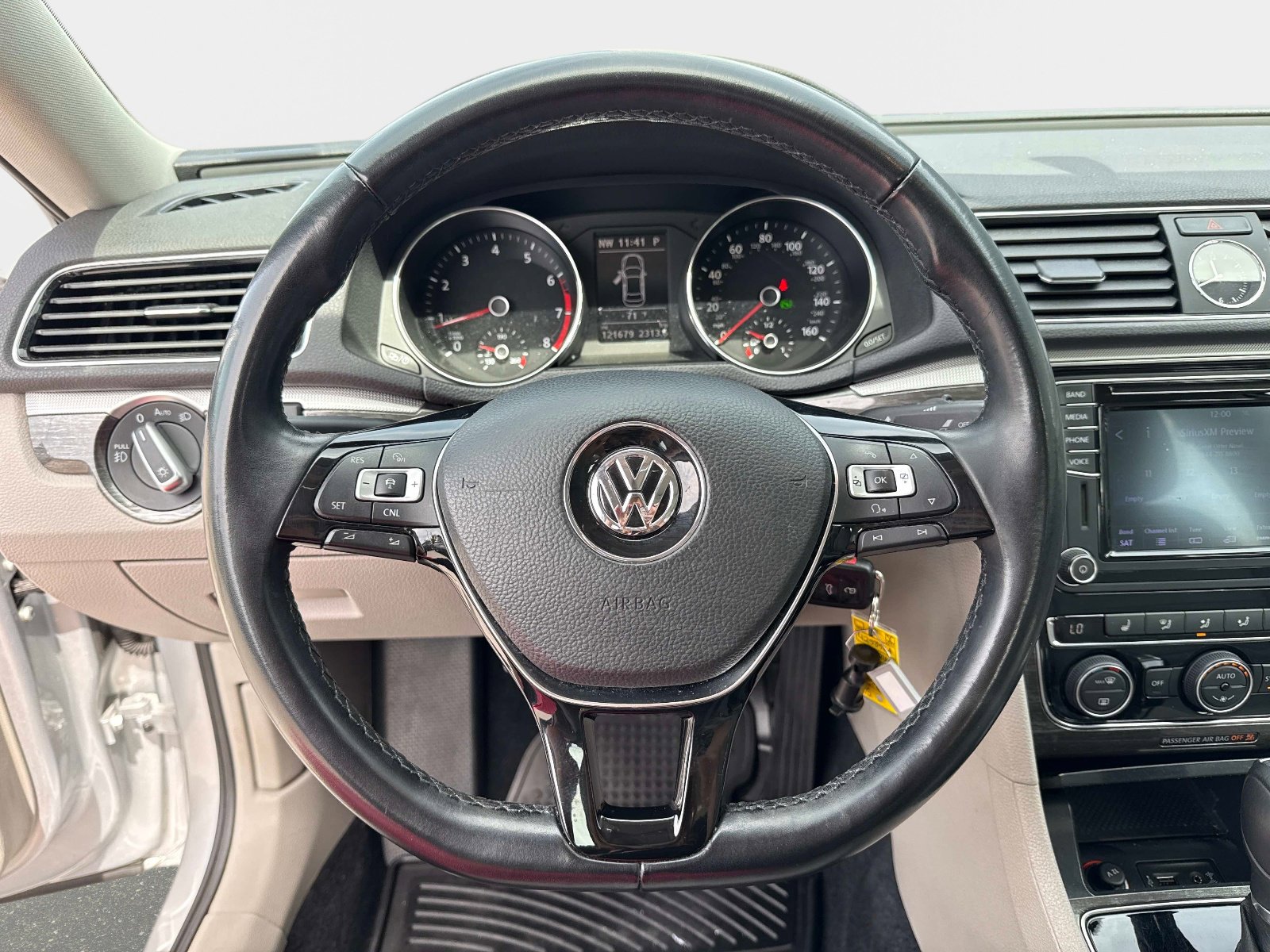 Used 2016 Volkswagen Passat 1.8T SE FWD image 25
