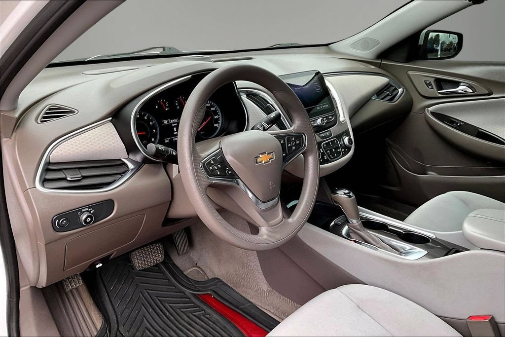 Used 2020 Chevrolet Malibu LT FWD image 16