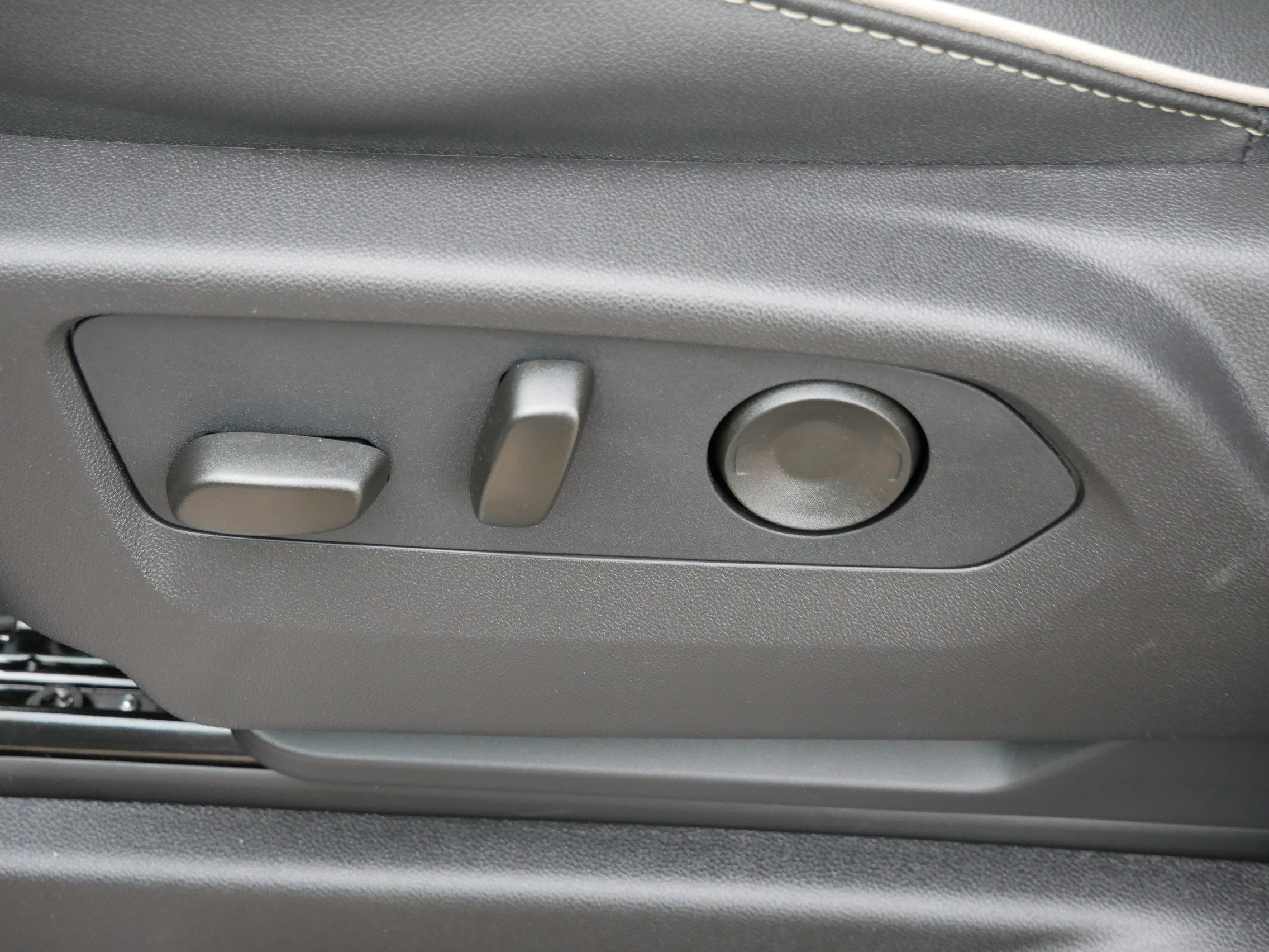 New 2026 GMC Yukon Elevation image 17