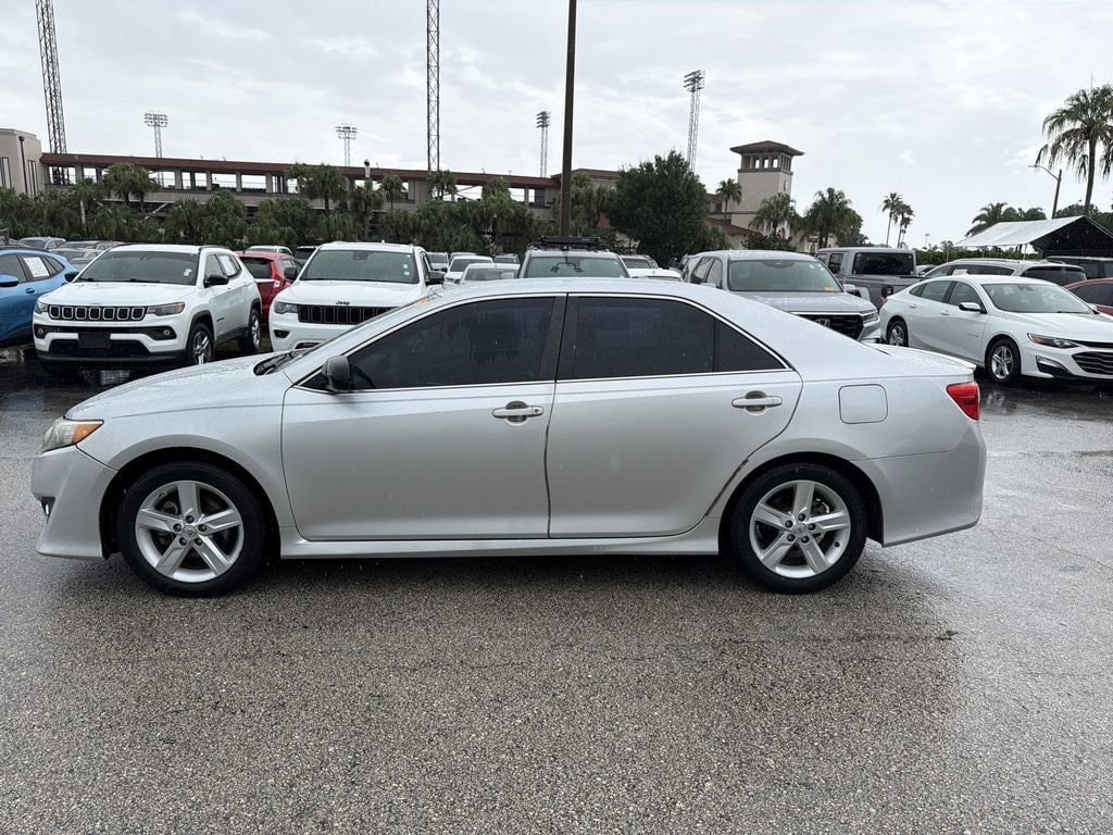 Used 2014 Toyota Camry SE FWD image 7