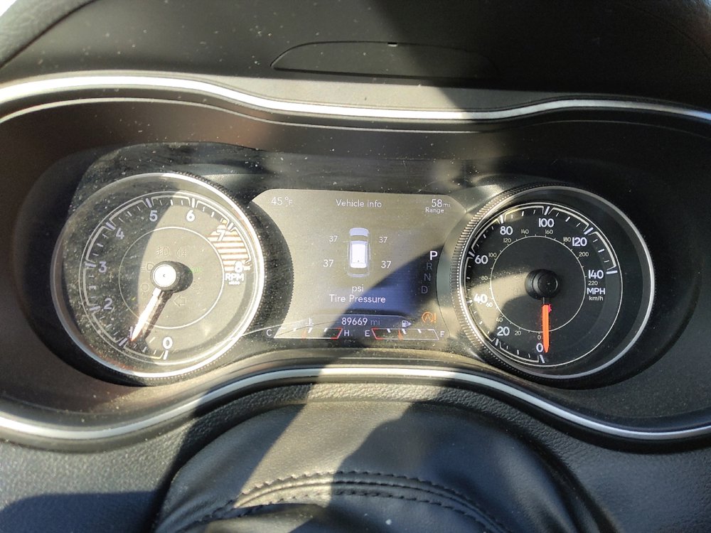 Used 2019 Jeep Cherokee Trailhawk AWD/4WD image 23