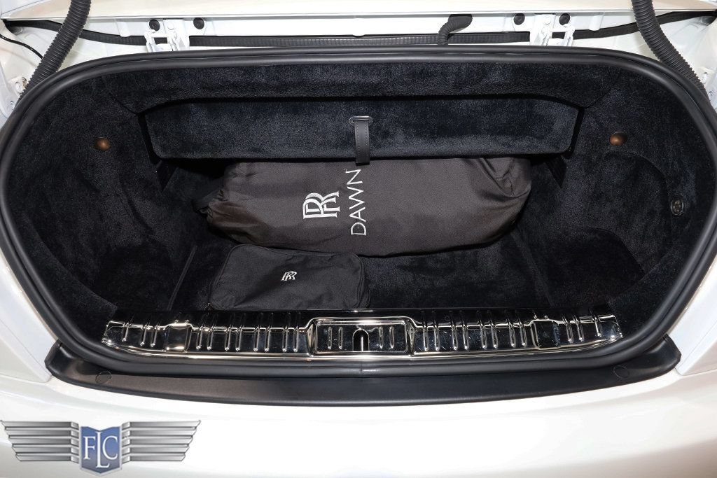 Used 2017 Rolls-Royce Dawn RWD image 39