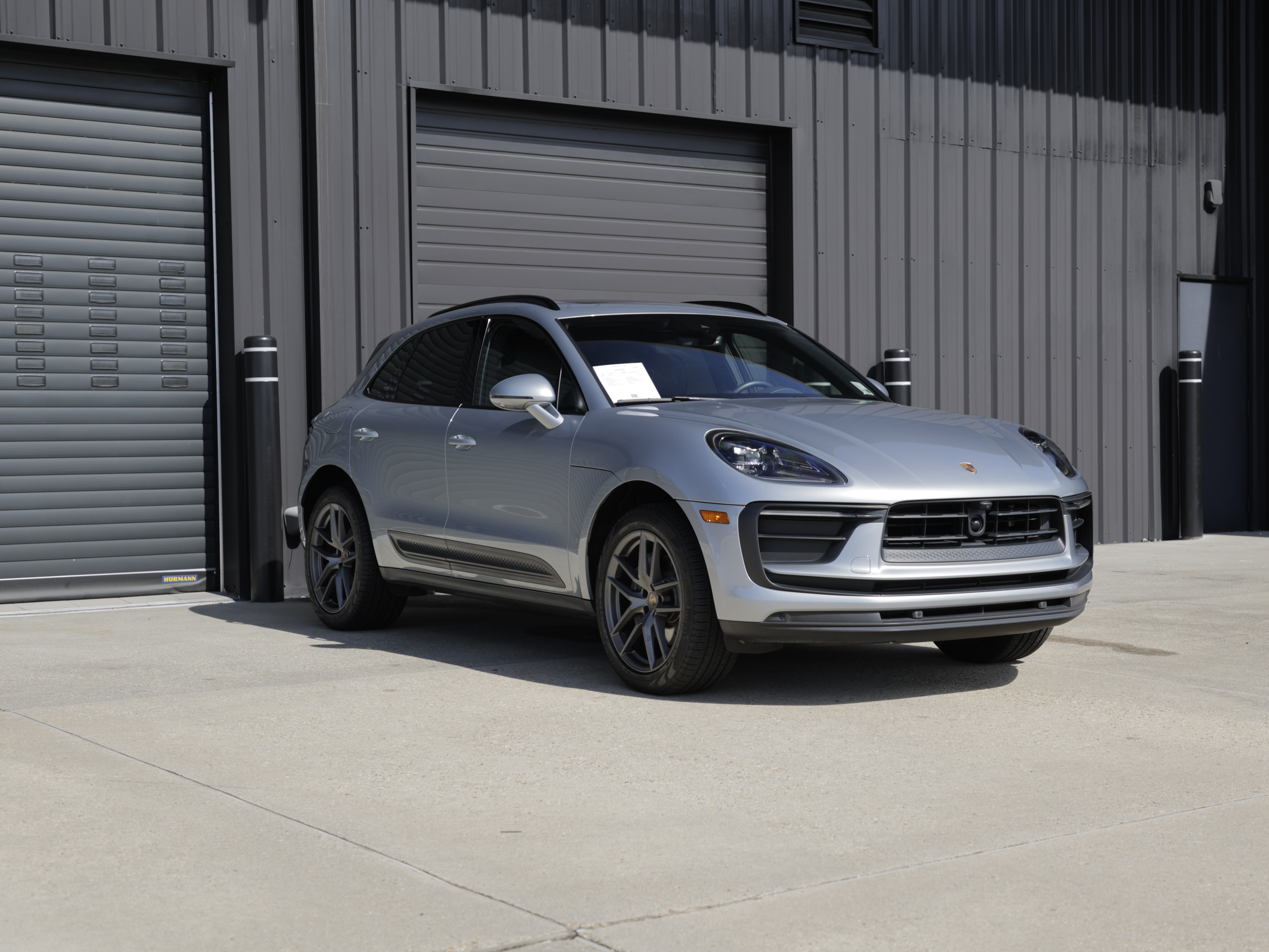 Certified 2023 Porsche Macan Turbo AWD/4WD image 7