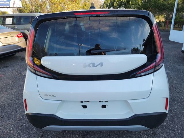 Used 2023 Kia Soul LX image 9