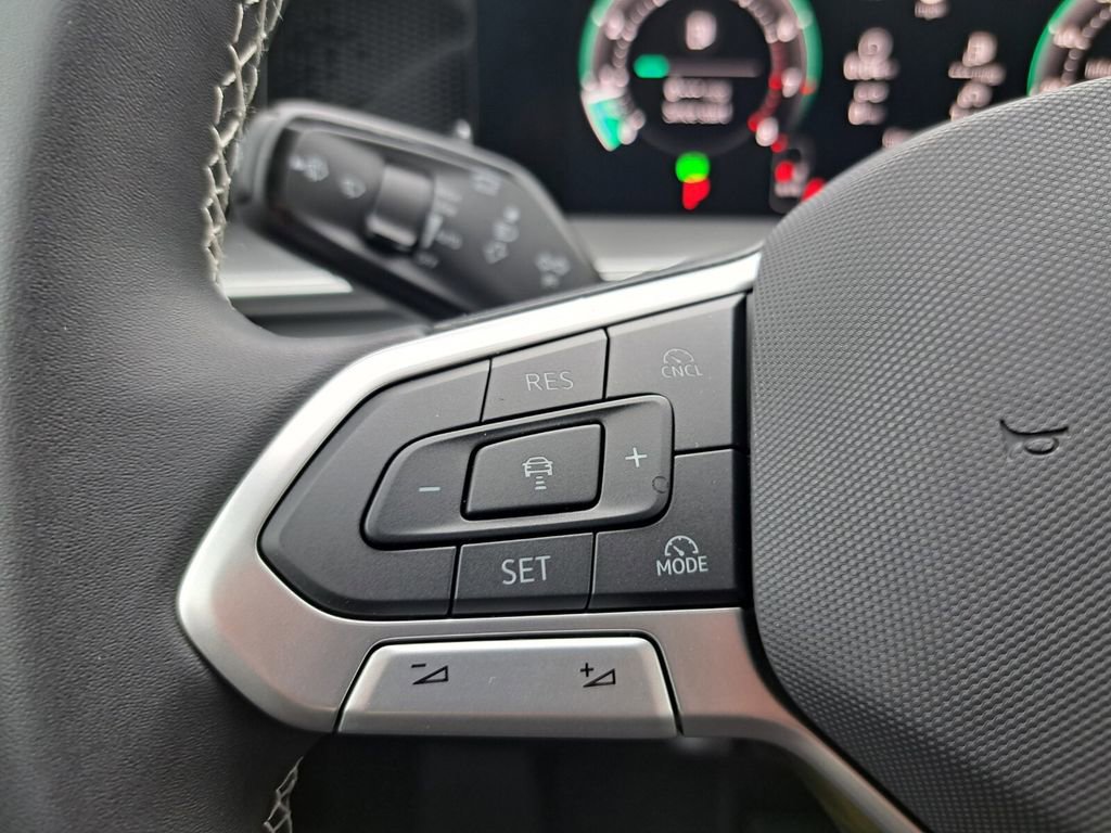 New 2026 Volkswagen Tiguan SE image 13