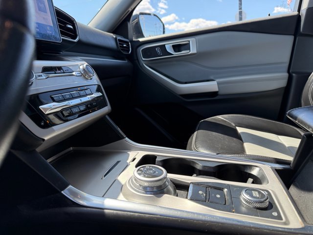 Used 2023 Ford Explorer XLT w/ Equipment Group 202A AWD/4WD image 32