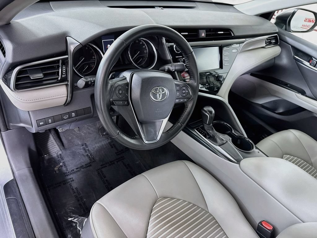 Used 2020 Toyota Camry SE FWD image 17
