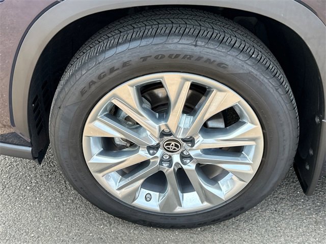 Used 2023 Toyota Highlander Limited image 8