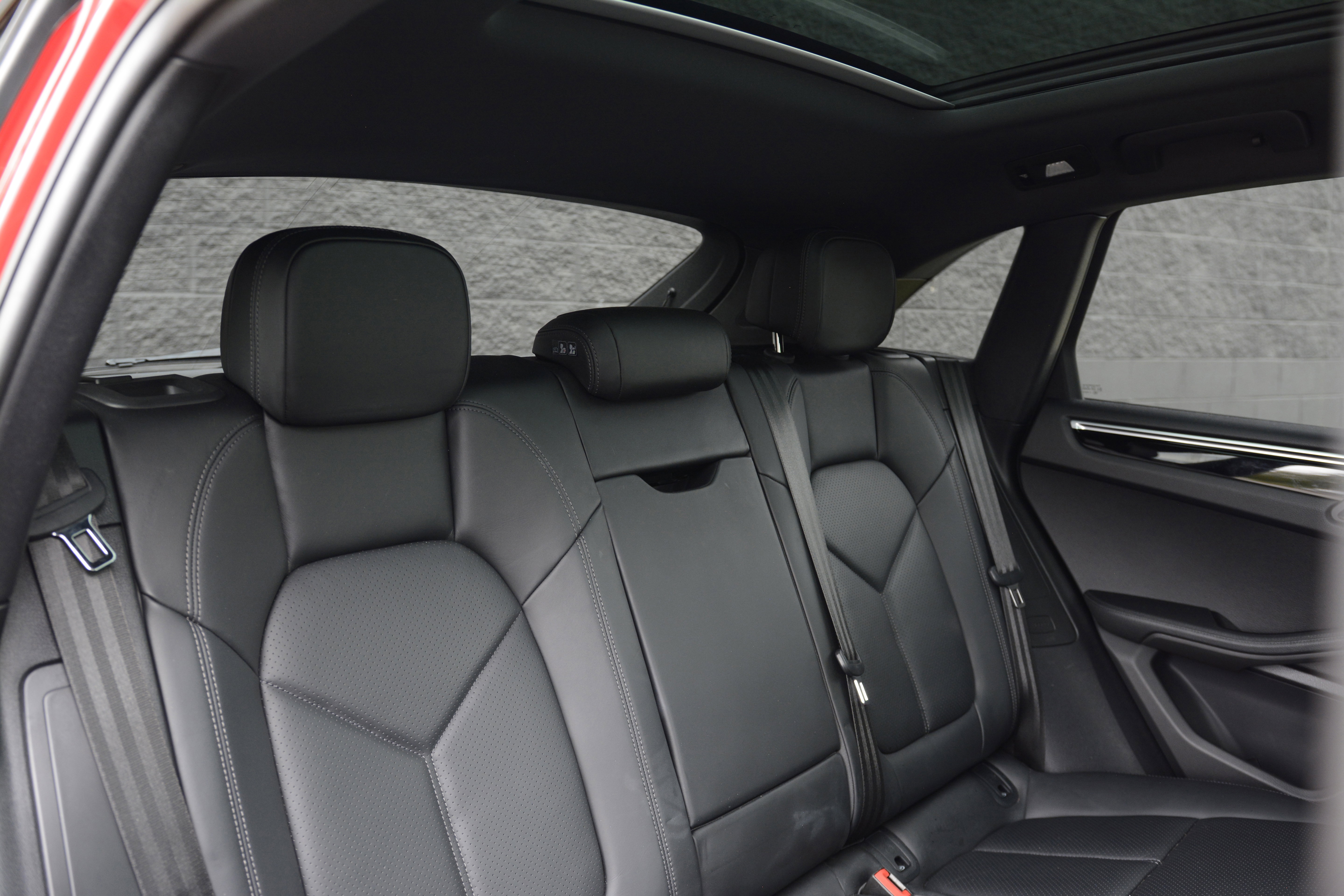 Certified 2020 Porsche Macan AWD/4WD image 36